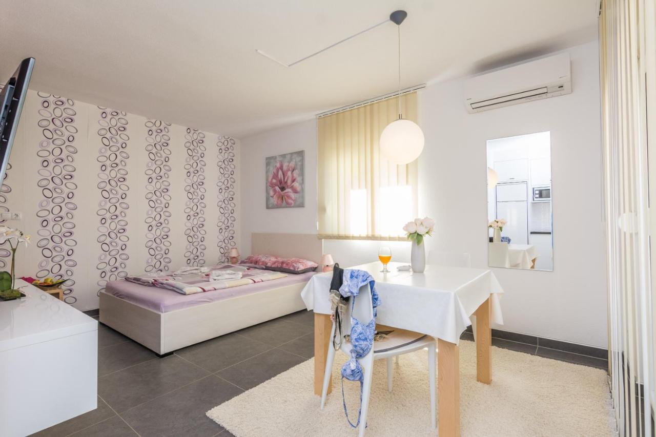Apartments Nella Privlaka  Exterior photo